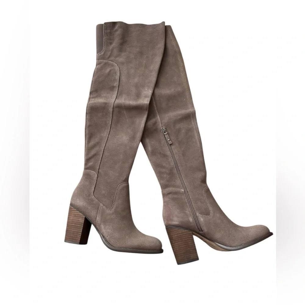 NIB Kelsi Dagger Brooklyn Women’s Logan Taupe Over the Knee Boots in size 9.5